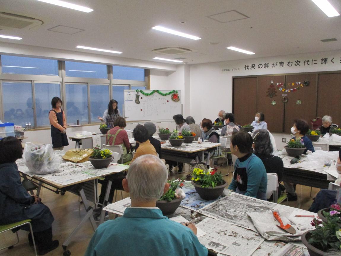 寄せ植え講習会の様子