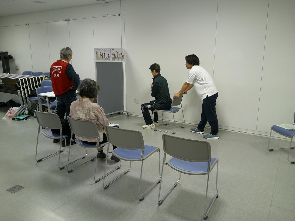 椅子立ち座りの様子