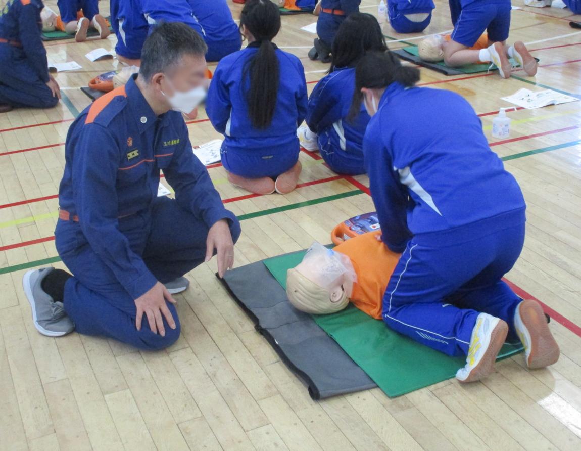 心肺蘇生(胸骨圧迫)の訓練