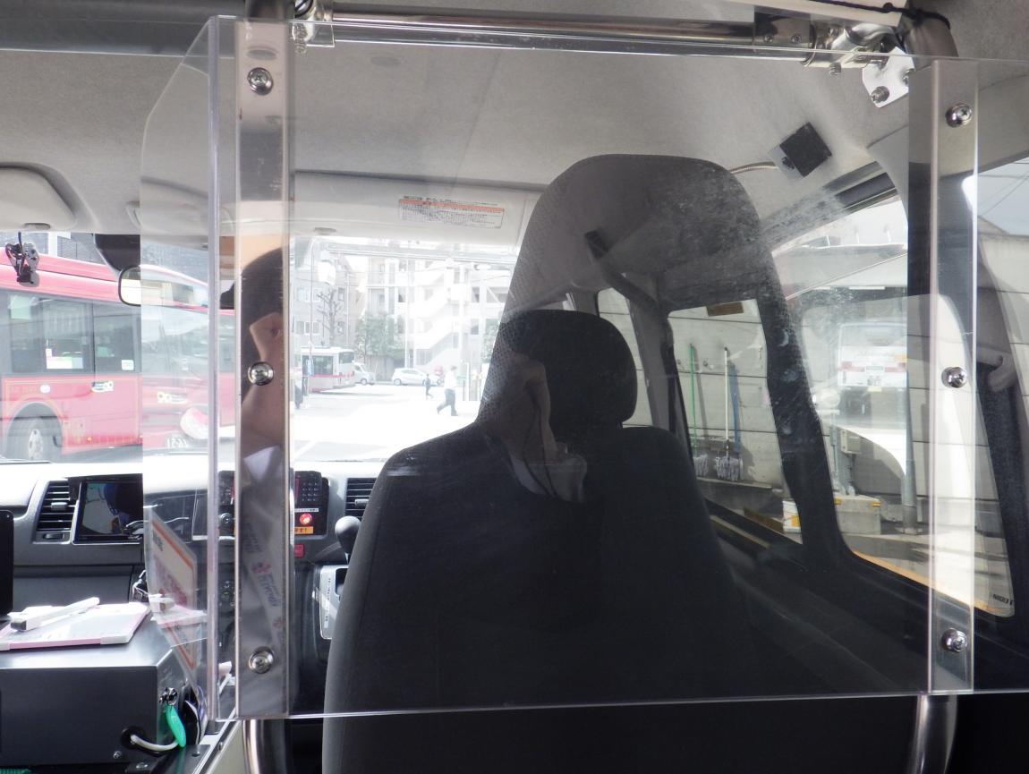 車両内部（アクリル板）