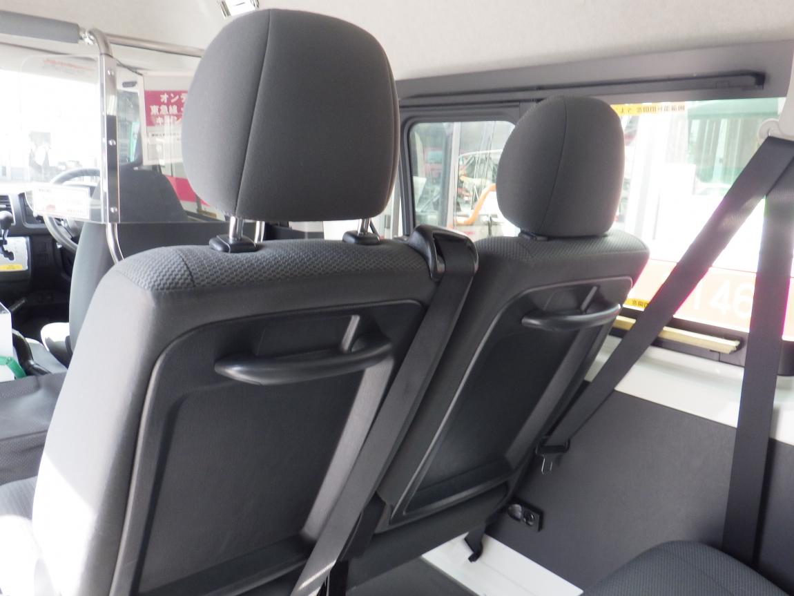 車両内部（ヘッドレスト）