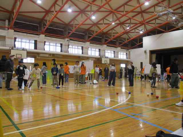 投げている様子1