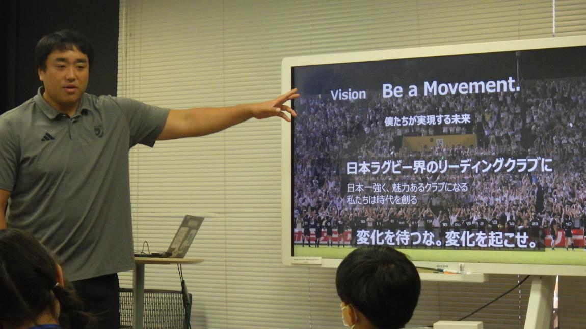 ブラックラムズ東京講座2「ブラックラムズのチームの目的や目標の説明を聞いている様子」