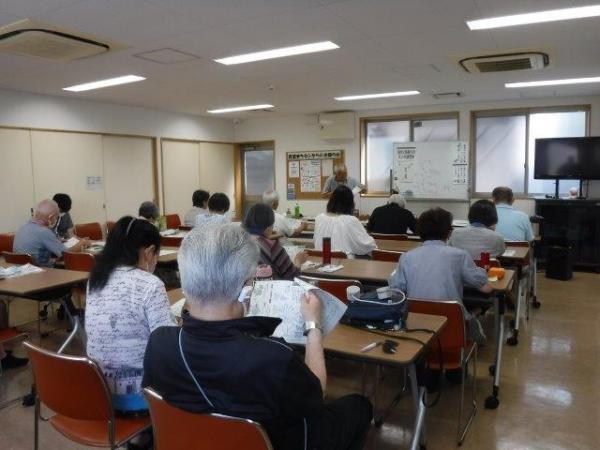庭木と鉢植えの手入れ講習会の様子の写真