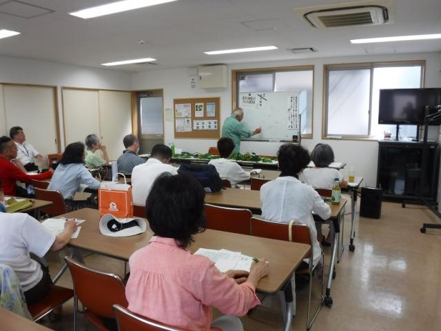 庭木と鉢植えの手入れ講習会の様子の写真