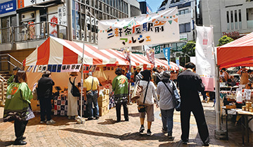 三軒茶屋駅前マルシェの様子の写真
