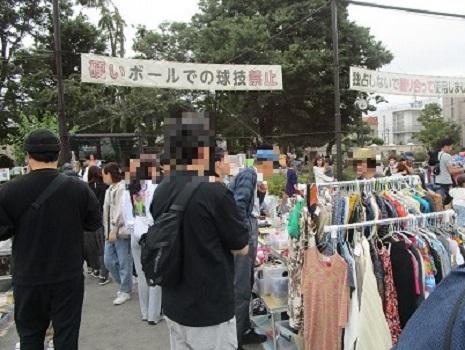 春の赤松公園フリーマーケットの様子