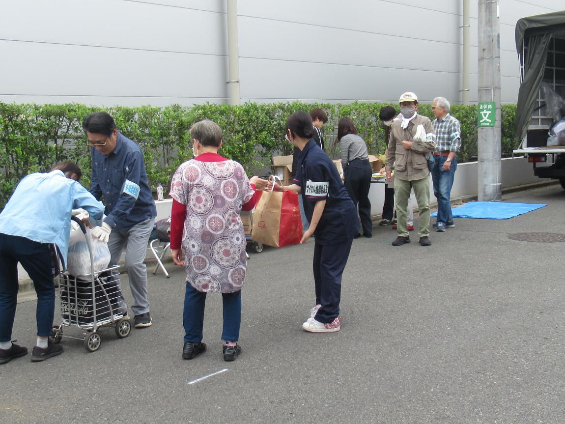 回収している様子