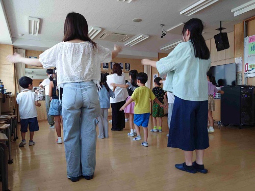踊りの様子