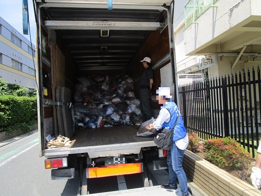 桜上水地区古着回収の様子