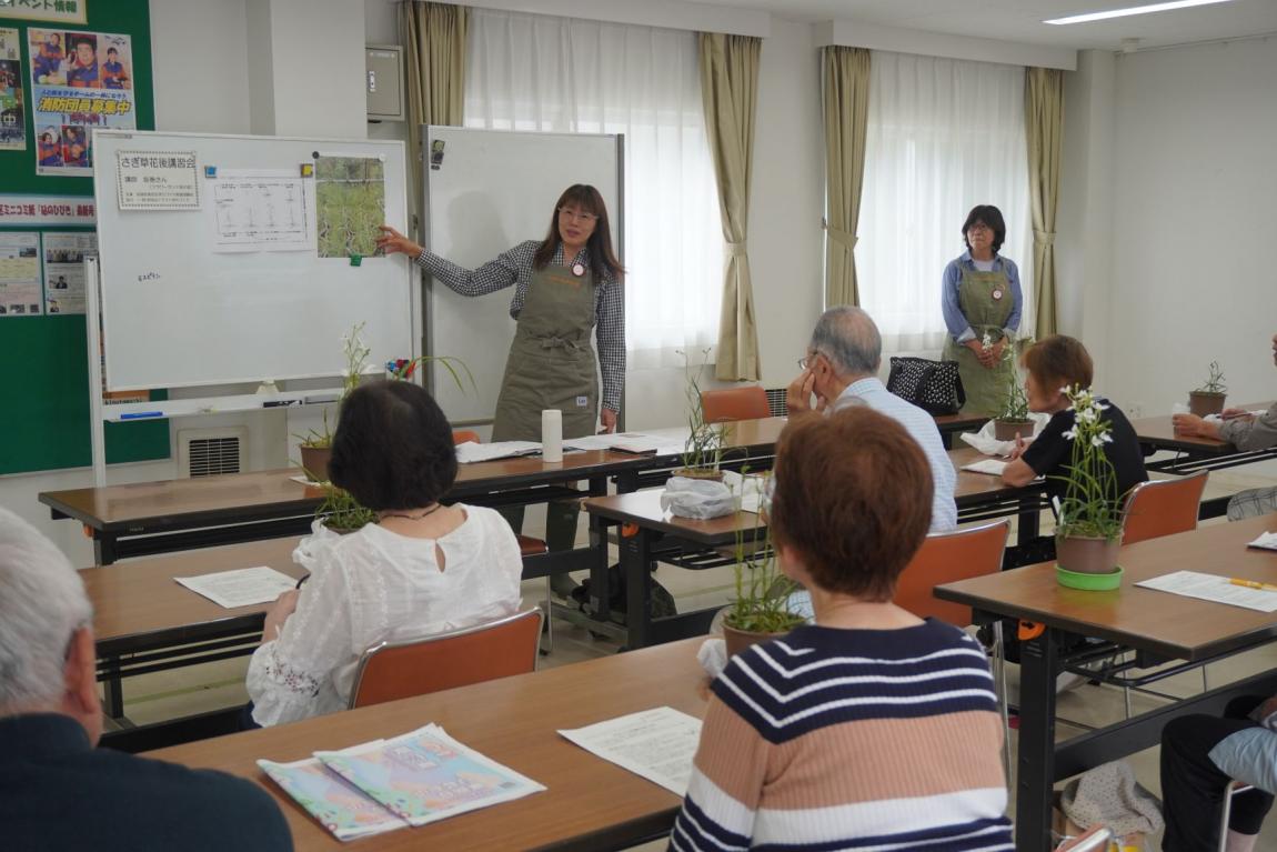 講師はフラワーランド友の会の方です