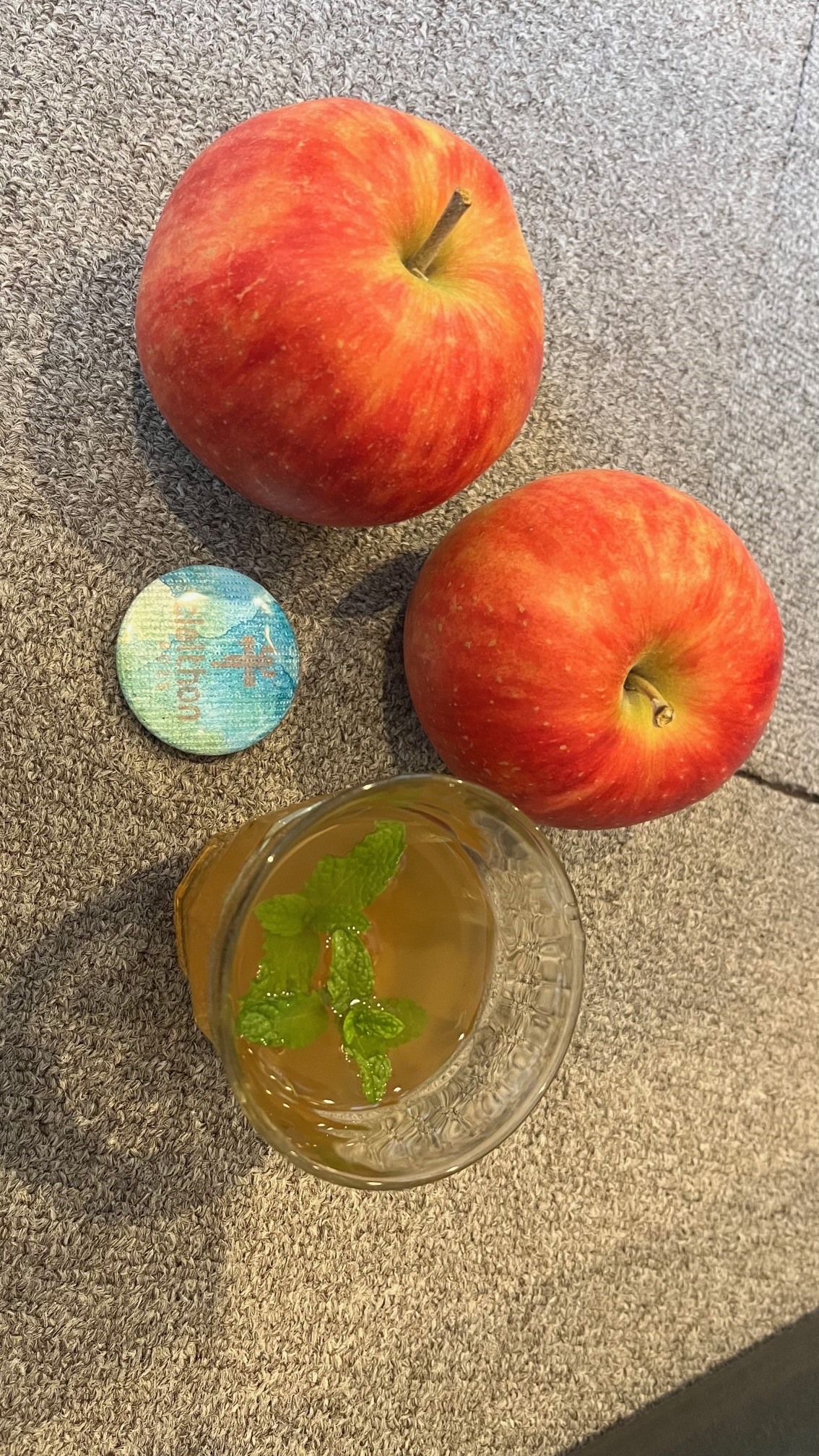 乾杯ドリンク・缶バッチ・陸前高田応援団(出店者)のりんご