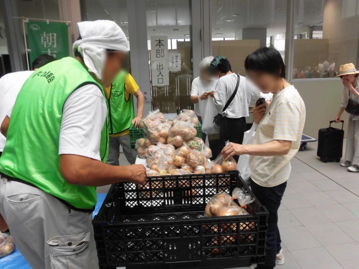 お花の販売の様子