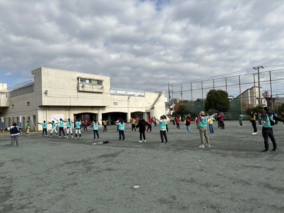 準備体操中の写真