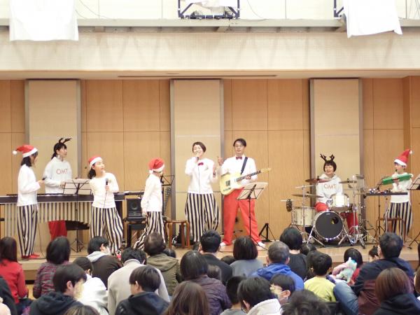 歌ギター木琴太鼓のコンサート