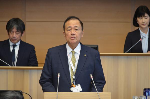 招集挨拶をする保坂招集