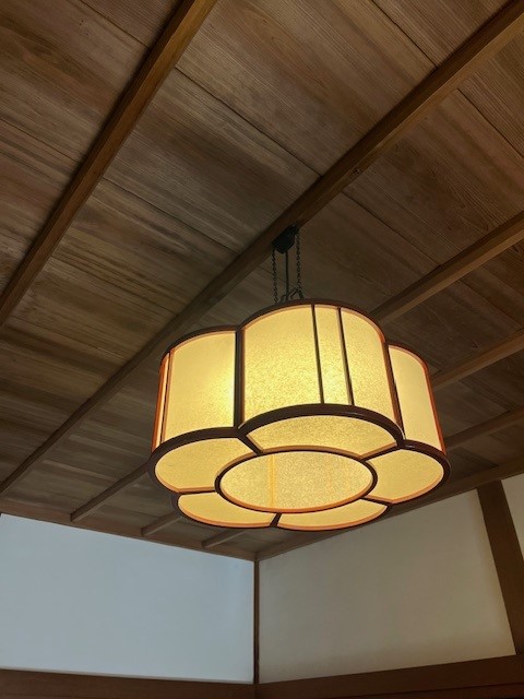 和館の梅の形の照明