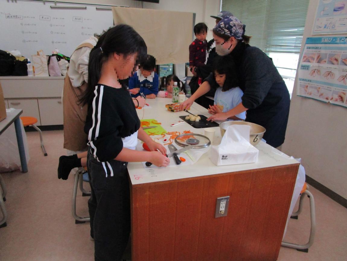 炊き出しつくる