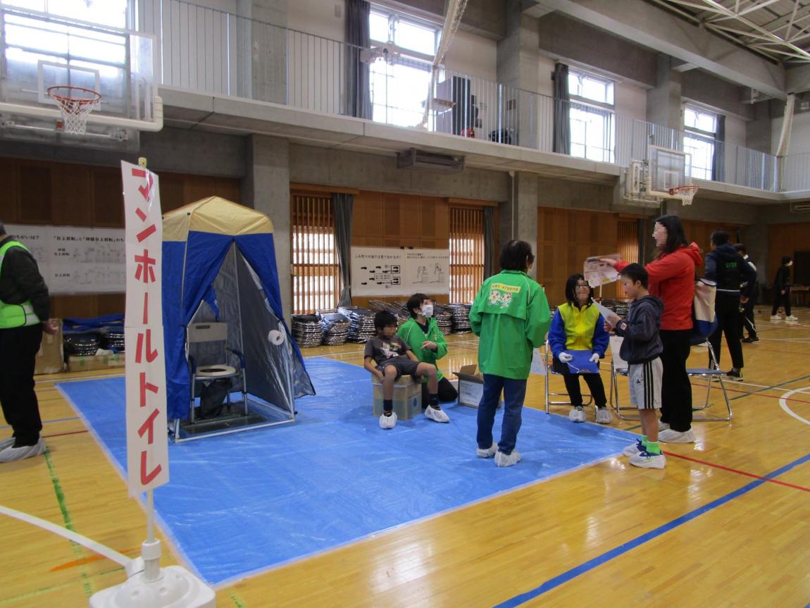 マンホールトイレ体験