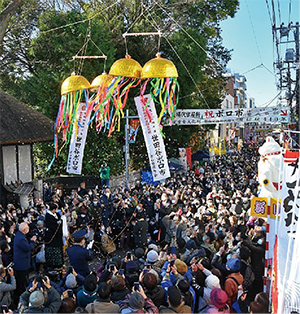くす玉開きの様子の写真