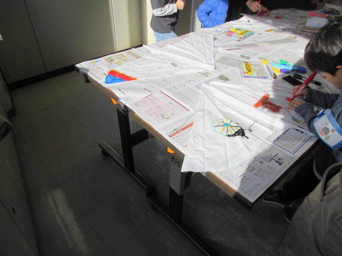 お絵かきしている様子