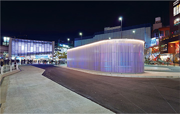 下北沢駅前広場の写真