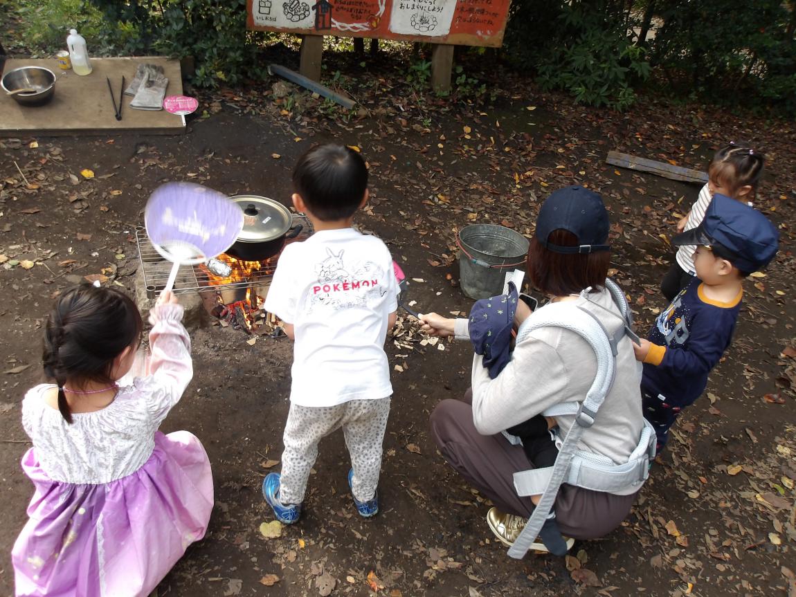 たき火でカレーづくり