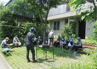 「羽根木テラスBIO小さな森」のオープンガーデンの様子の写真