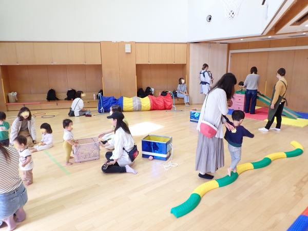 のびのびひろば