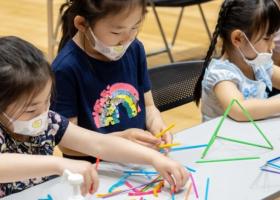 ストロー×モールのカラフル立体ワールド