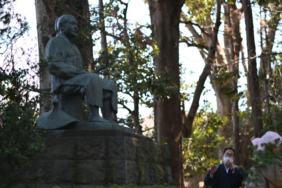 江戸氏の像