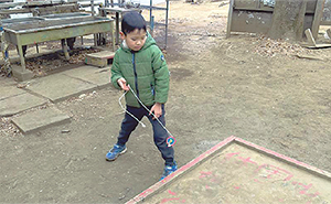 プレーパーク・きぬたまあそび村での様子の写真