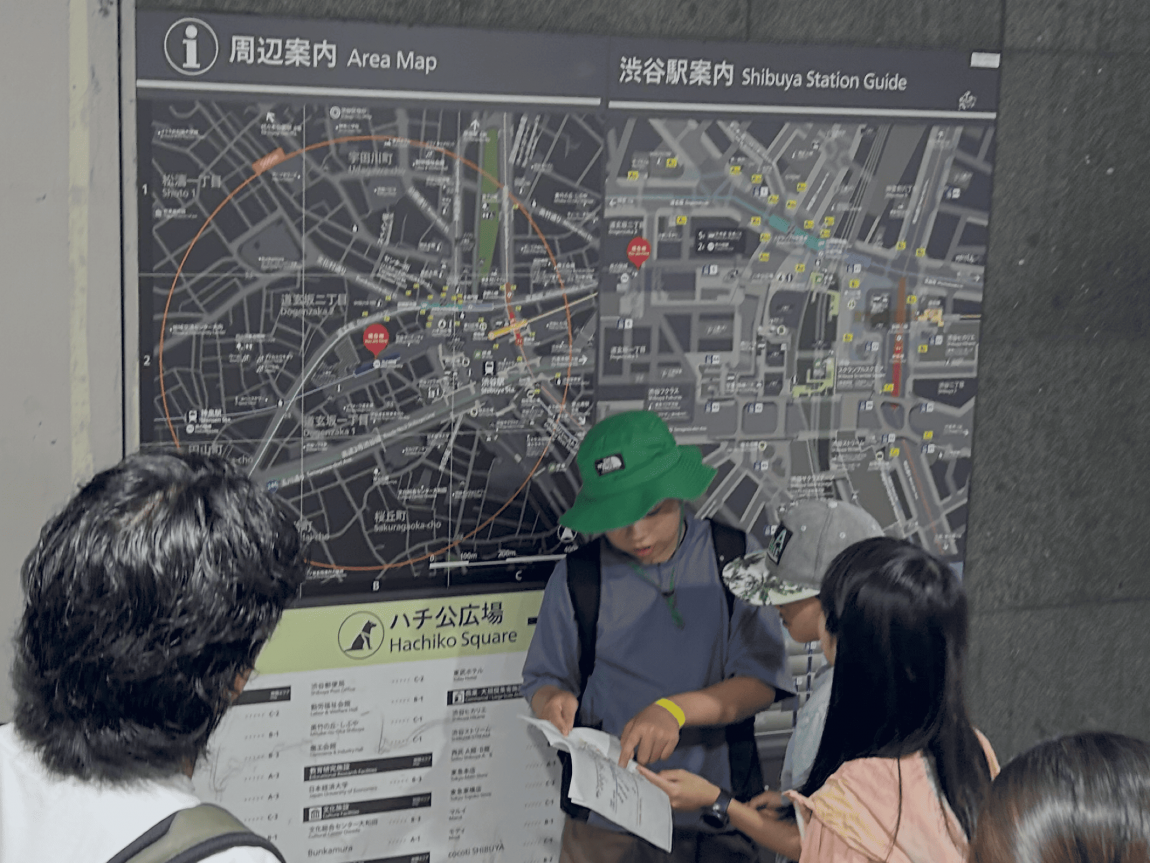 LEARNプログラム4「地図を見ている様子」