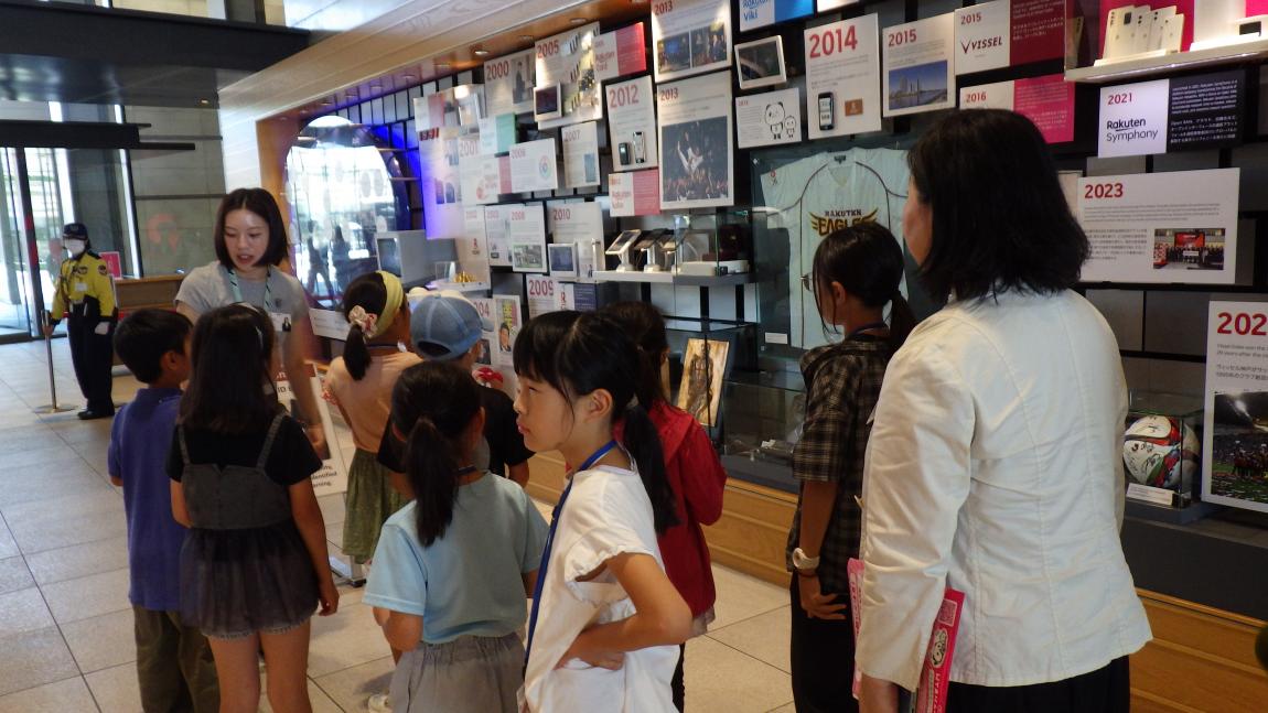 楽天講座1「オフィスツアーをしている様子」