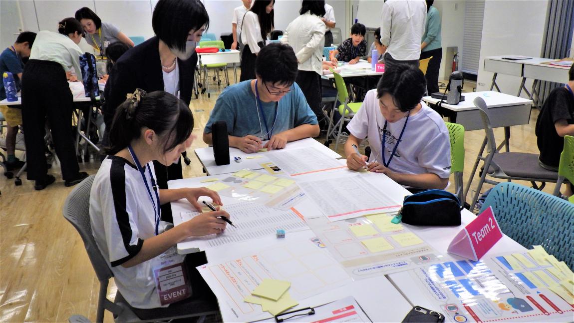 楽天講座3「楽天ペイの利用履歴から利用者像を予測している様子」