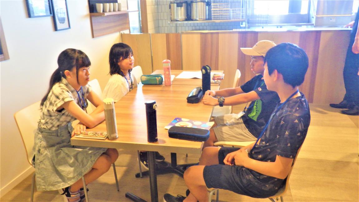 東京山手調理師専門学校講座1「クッキーの名前を考えている様子」