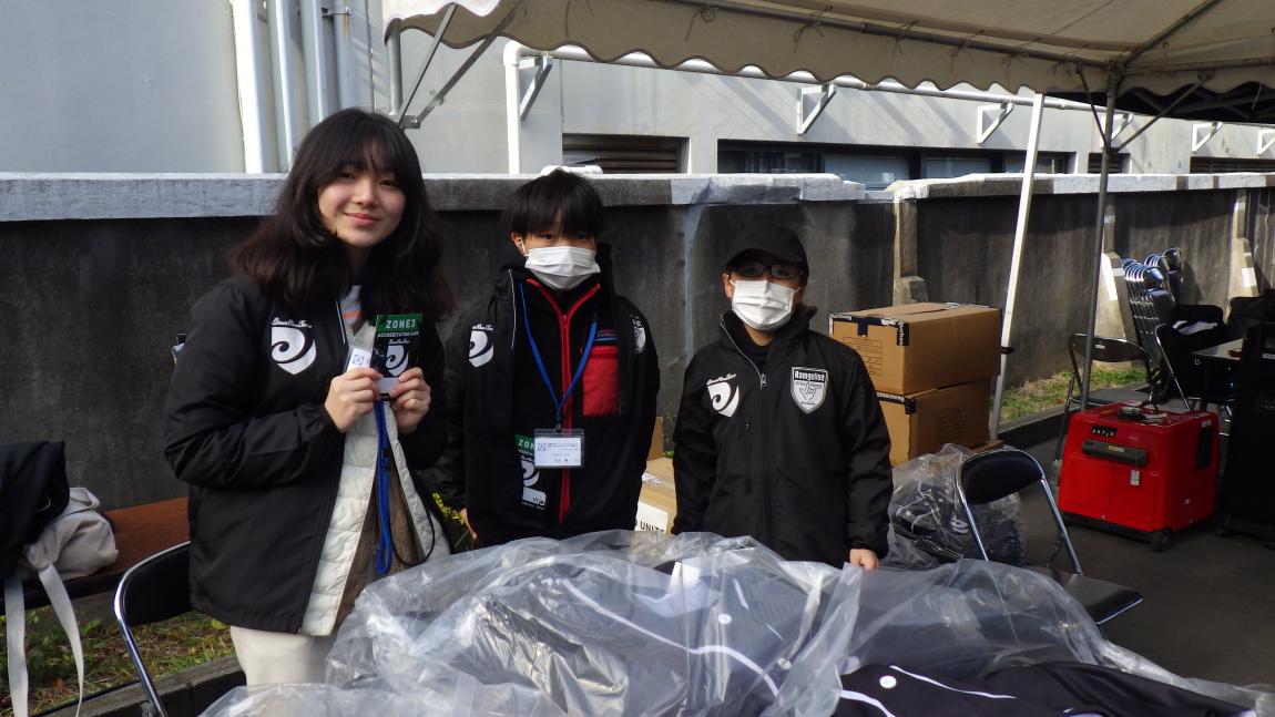 ブラックラムズ東京講座6「スタッフジャンパーを着て、嬉しそうな子どもたちの様子」