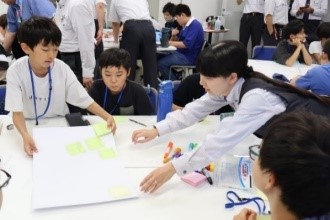 話し合ったことをまとめて発表の写真