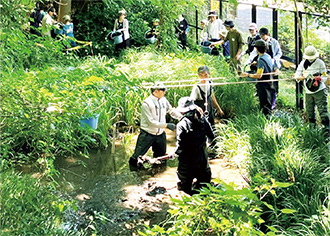 以前の夏のみつ池体験教室の様子の写真