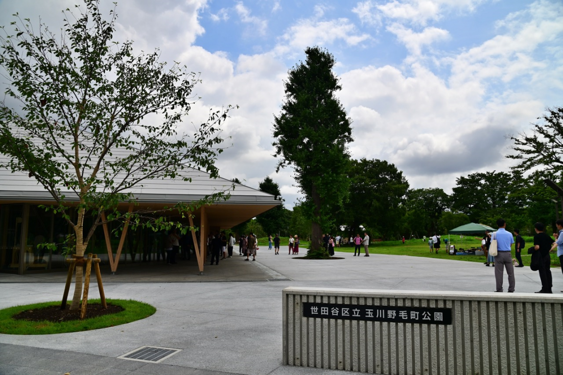 施設と公園の様子