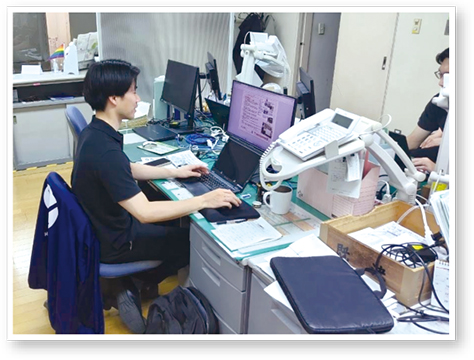 施設づくりを支える職員の仕事風景の写真