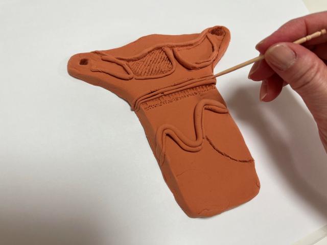 縄文土器などの文様をデザインして、オーナメントを作ります。