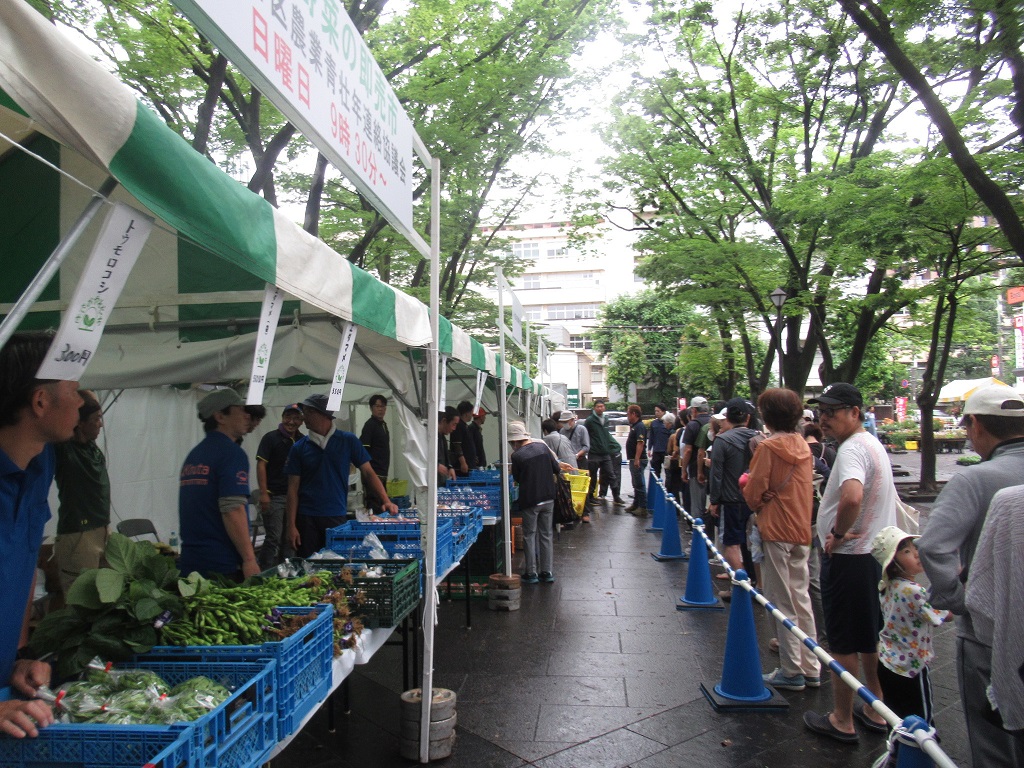 農産物即売市の様子