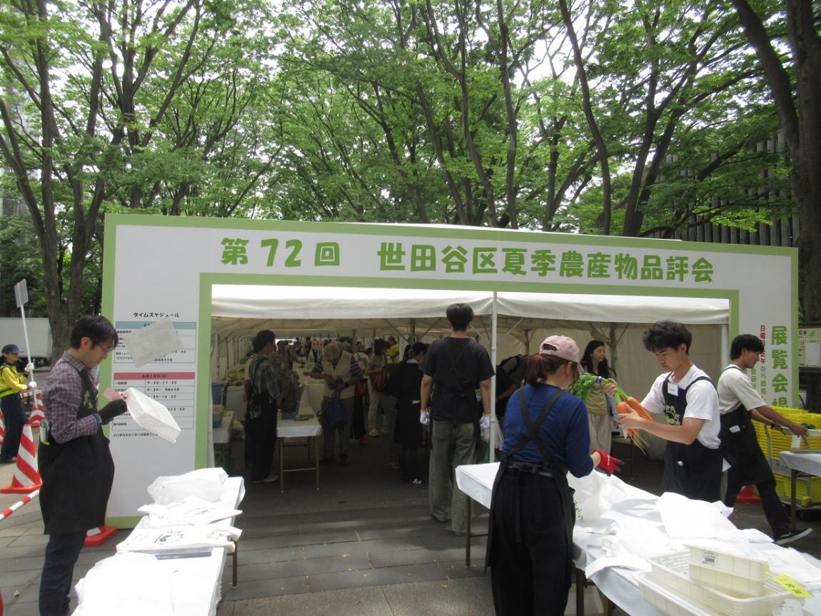 展示品即売の様子