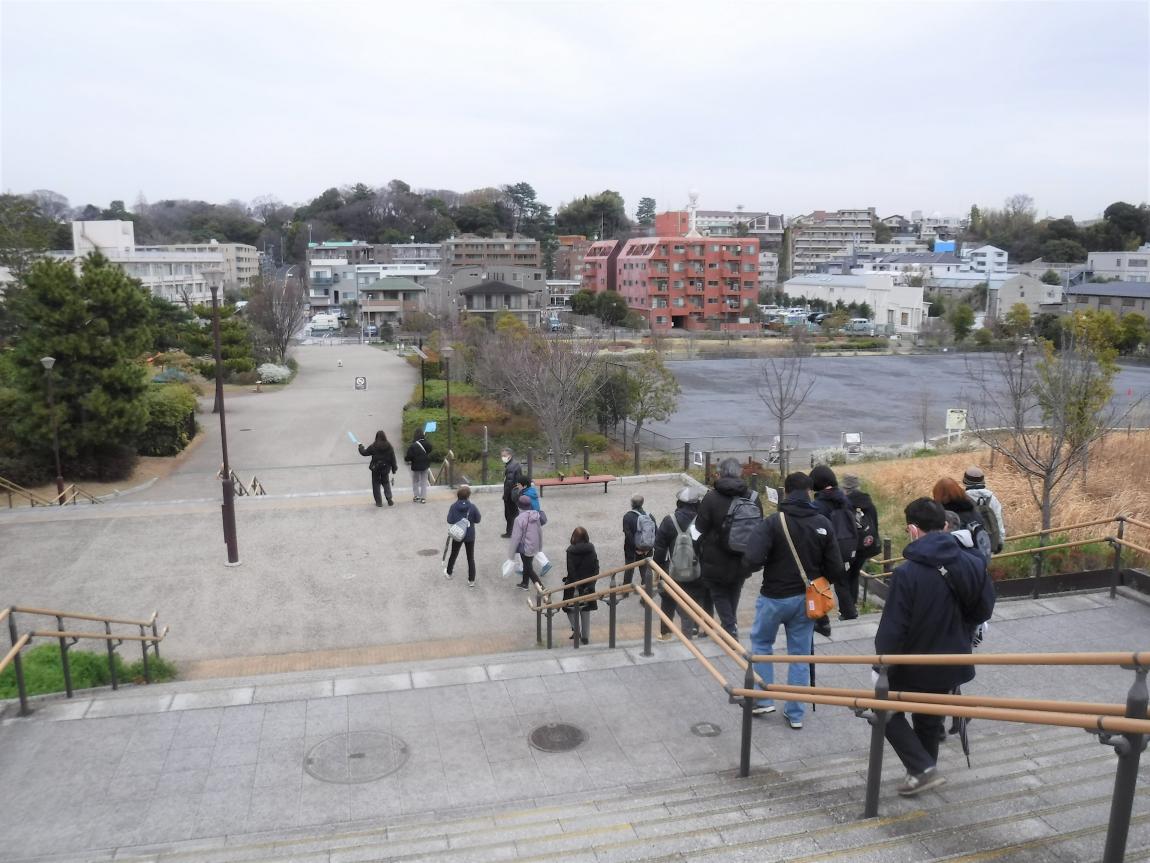 歩こう会の様子（二子玉川公園にて）