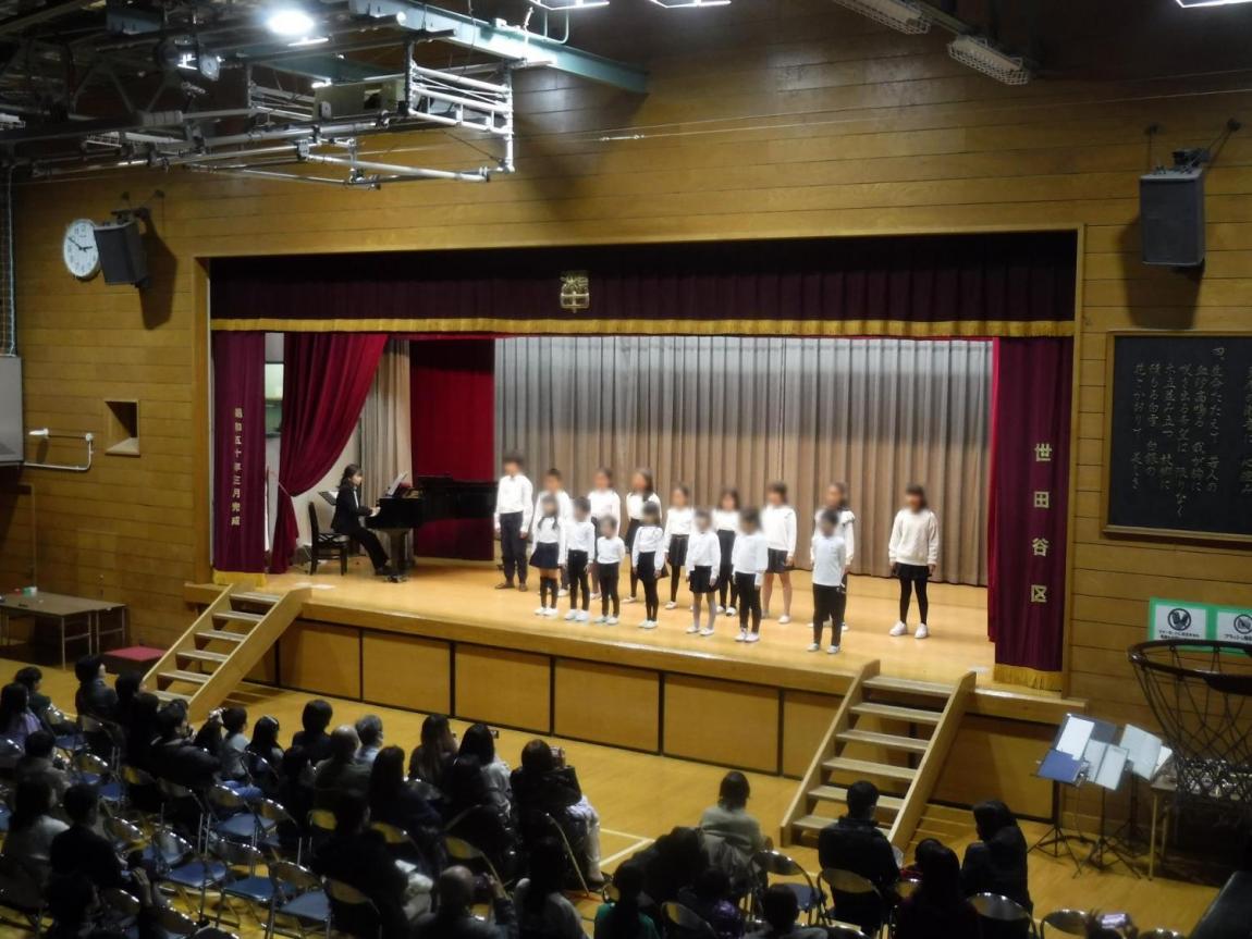 二子玉川小学校合唱団の演奏