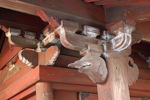 桜上水・八幡神社旧本殿向拝柱上部組物