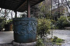 世田谷の小京都－釜六の天水桶