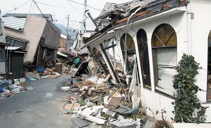 写真提供：神戸市（阪神・淡路大震災「1.17の記録」）