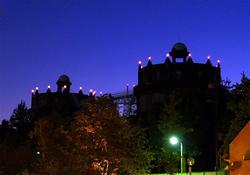 夜の駒沢給水塔の写真